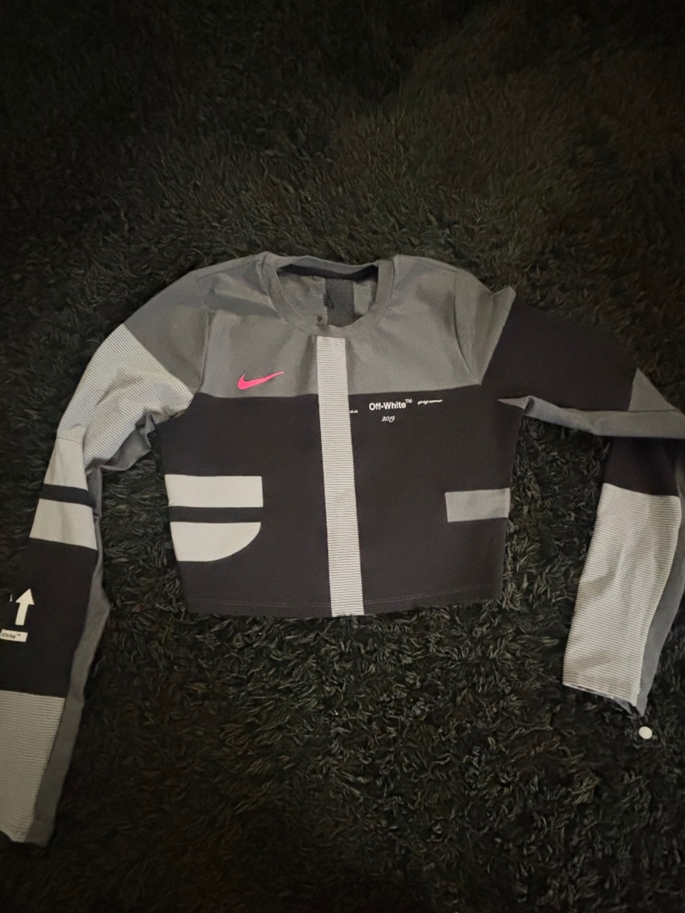 Off-White Women's Grey and Black T-shirt